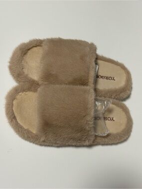 Cozy Faux Fur Slippers — Women’s Size 9.5 - 10 — Khaki/Taupe